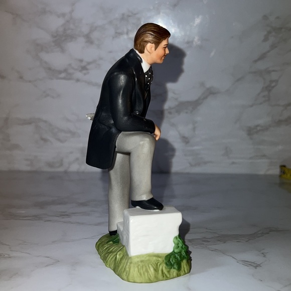 Frankly my Dear, You Deserve This! Rhett Butler Gone w/ The Wind Avon VTG Figure - Picture 5 of 8